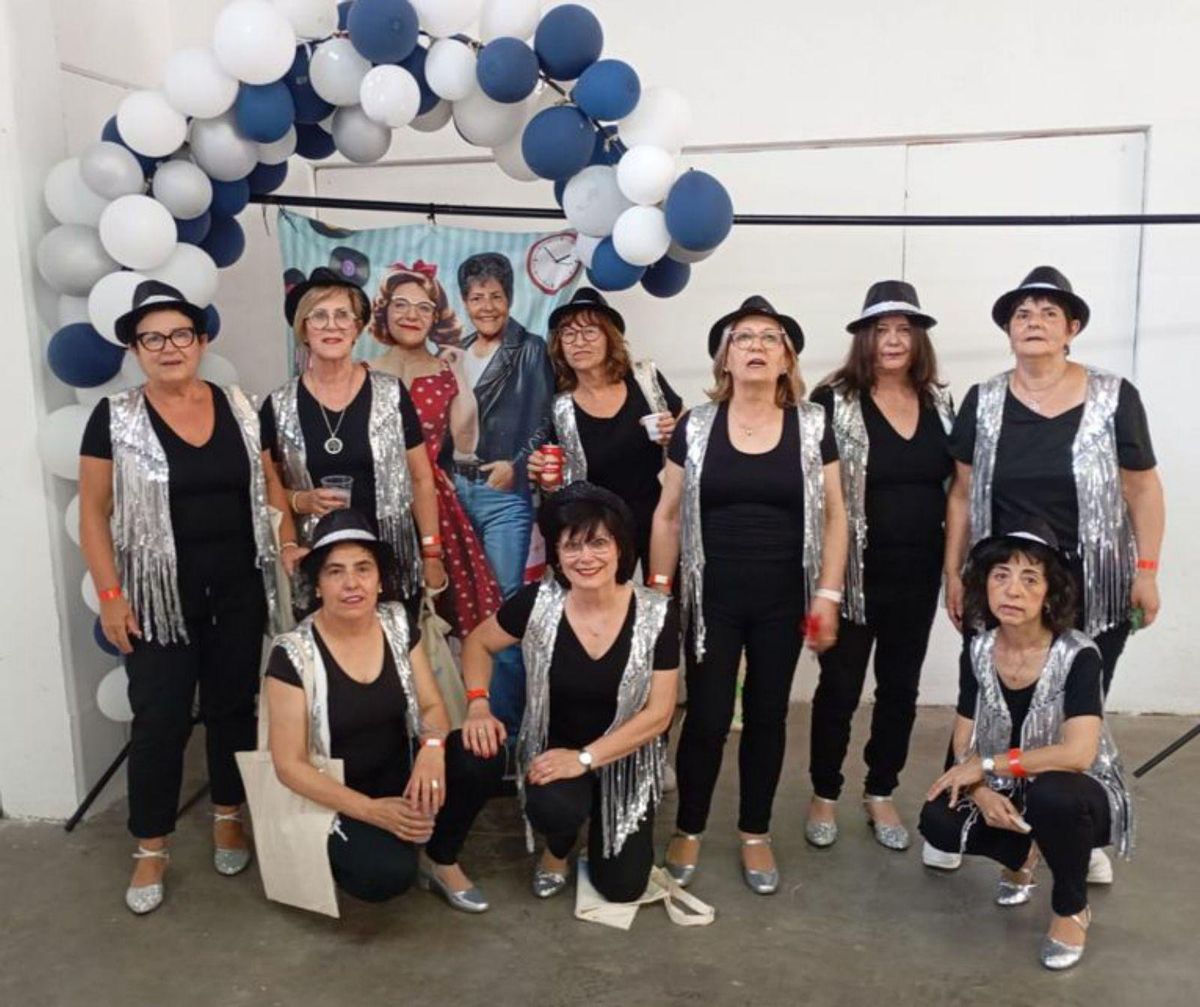 El grupo de baile en línea de Cabañas en el fin de curso. | SERVICIO ESPECIAL