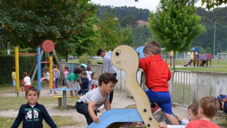 Primer día de los pequeños en la ludoteca de Poio. // G. Santos