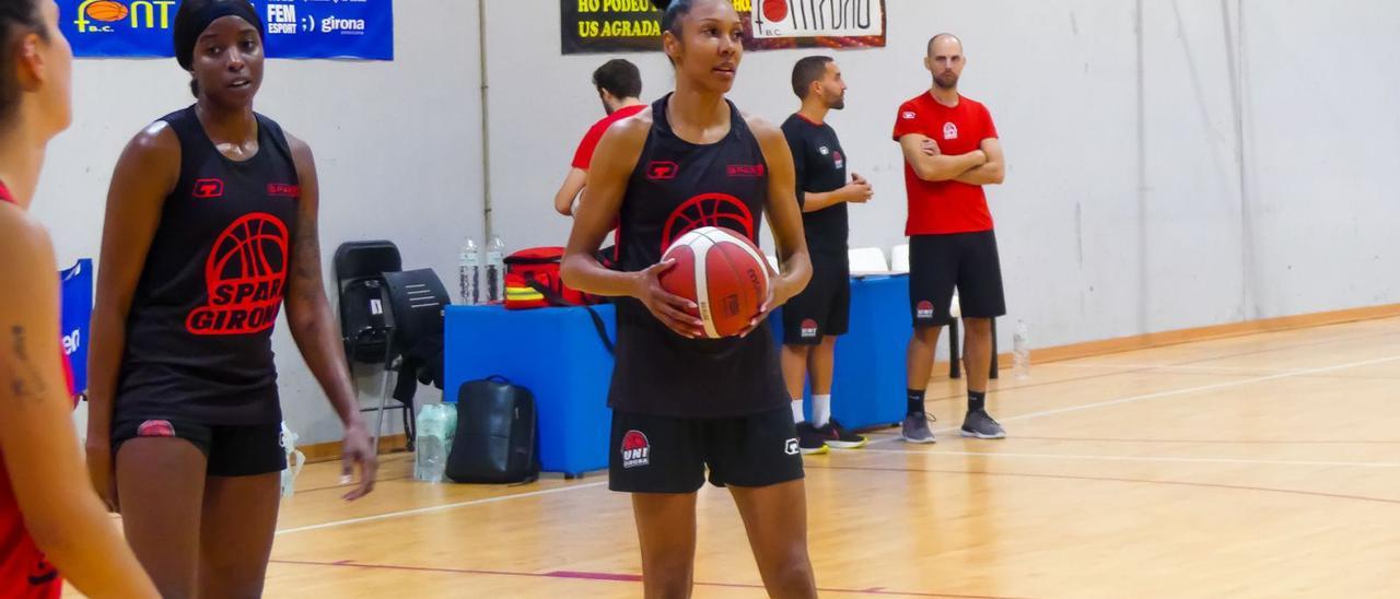 Rebekah Gardner va fer ahir el seu primer entrenament després de tornar dels Estats Units.  | UNI GIRONA