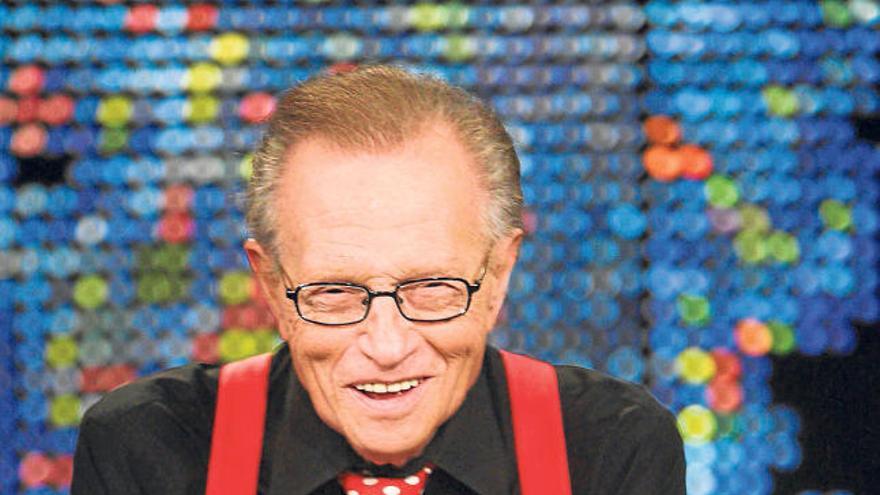 Larry King en la emisión de su último programa.