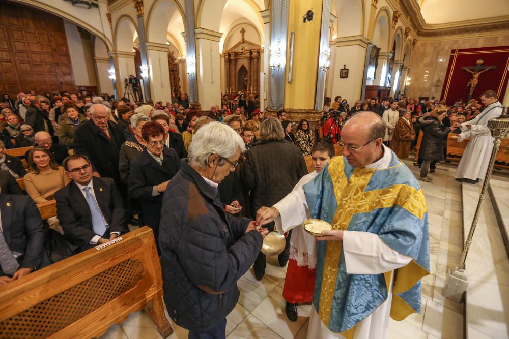 La Inmaculada Concepción protagoniza la tradicional procesión en Torrevieja.