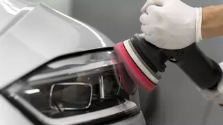 Cómo pulir los faros del coche para que queden como nuevos