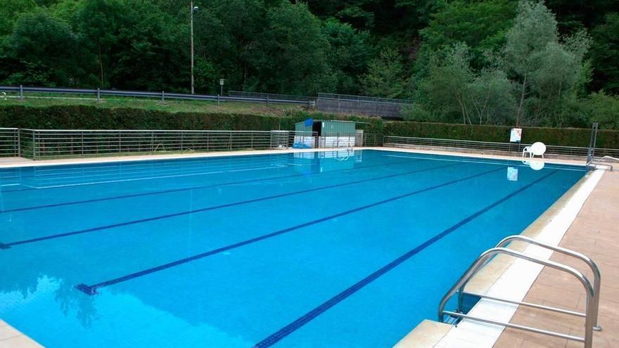 Las piscinas de Rioseco, que abrirán hoy a mediodía inaugurando la temporada de baños.