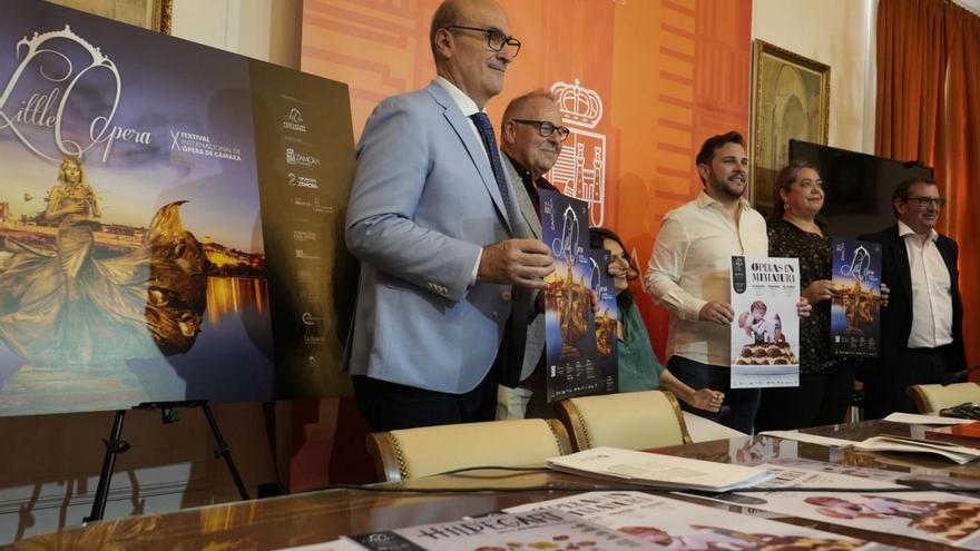 Representantes de instituciones implicadas en el festival en su presentación. | J. L. FERNÁNDEZ
