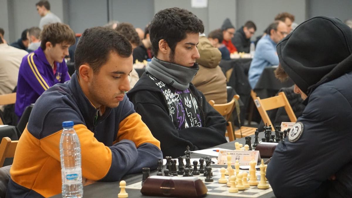Partidas a ritmo clásico en el torneo de ajedrez Memorial Mercedes Parrón