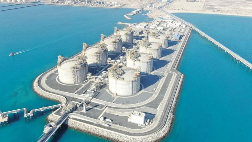 Duro culmina en Kuwait los tanques de gas de la mayor regasificadora
