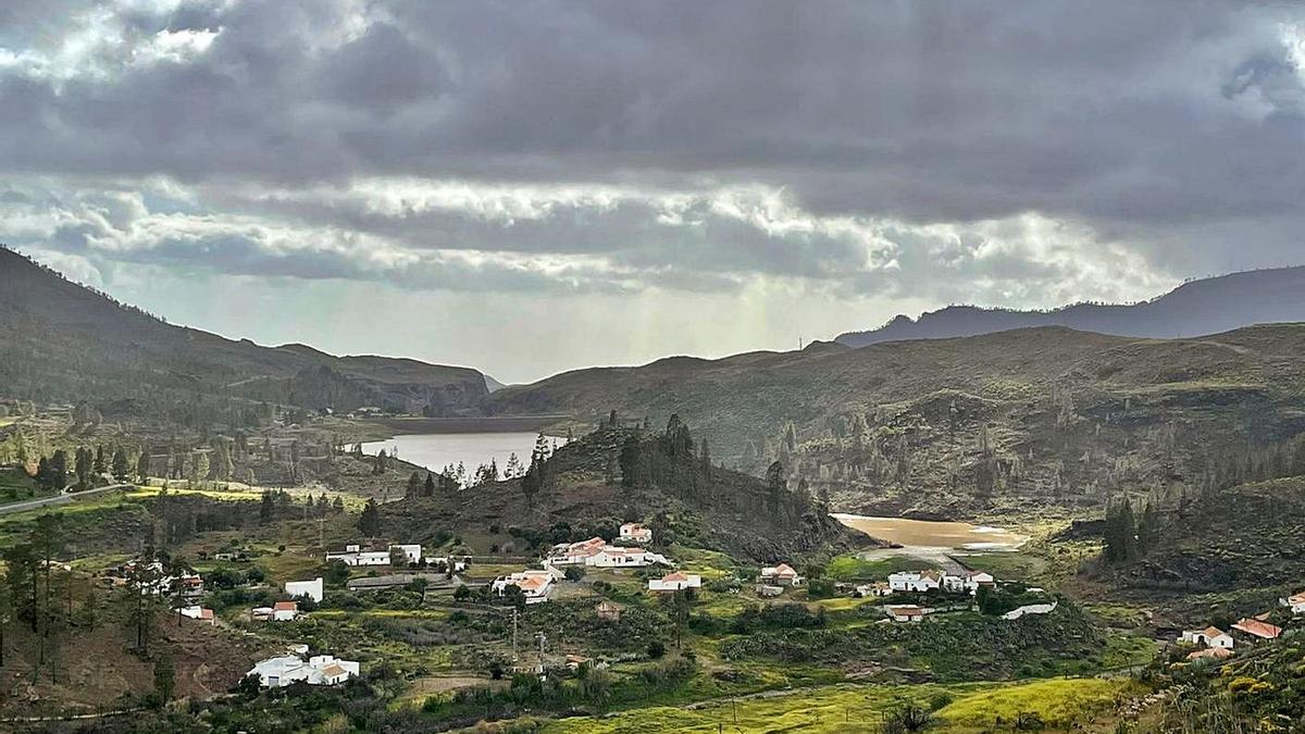 Nubes sobre la presa de Chira durante la tarde del pasado sábado.