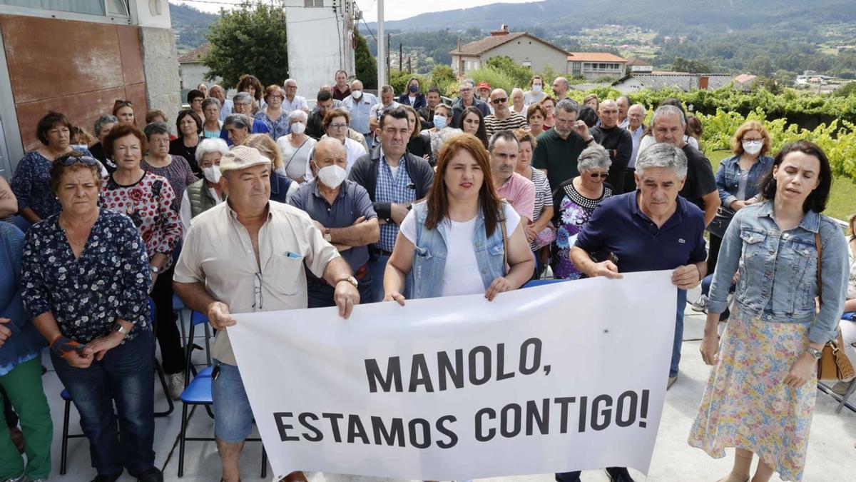 Pancarta de la asamblea en apoyo a Manuel Garrido, vecino de Leborei.   | // PABLO HERNÁNDEZ GAMARRA