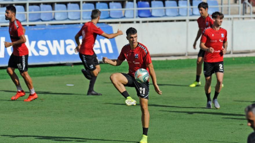 Álex Bermejo realiza un control en el tramo inicial del entrenamiento de ayer en el Heliodoro.