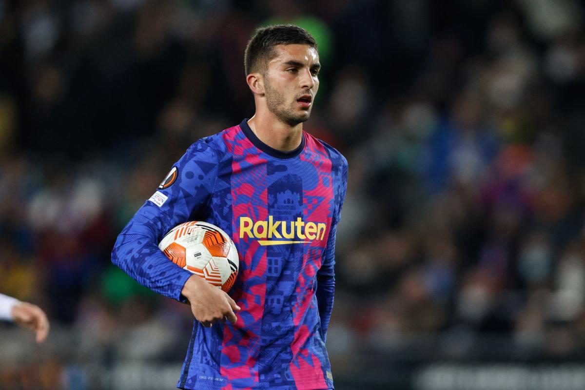 Ferran Torres of FC Barcelona in action during the Europa League match between FC Barcelona and SSC Napoli at Camp Nou Stadium on February 17, 2022 in Barcelona. AFP7 17/02/2022 ONLY FOR USE IN SPAIN