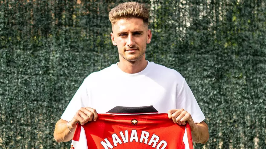 Robert Navarro, en su presentación en el Athletic: "Me alegro que Nico se haya quedado, es un crack"