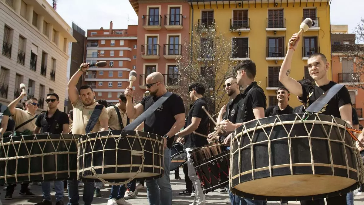 Así ha sonado «la Rompida de la hora» del Viernes Santo en Alzira