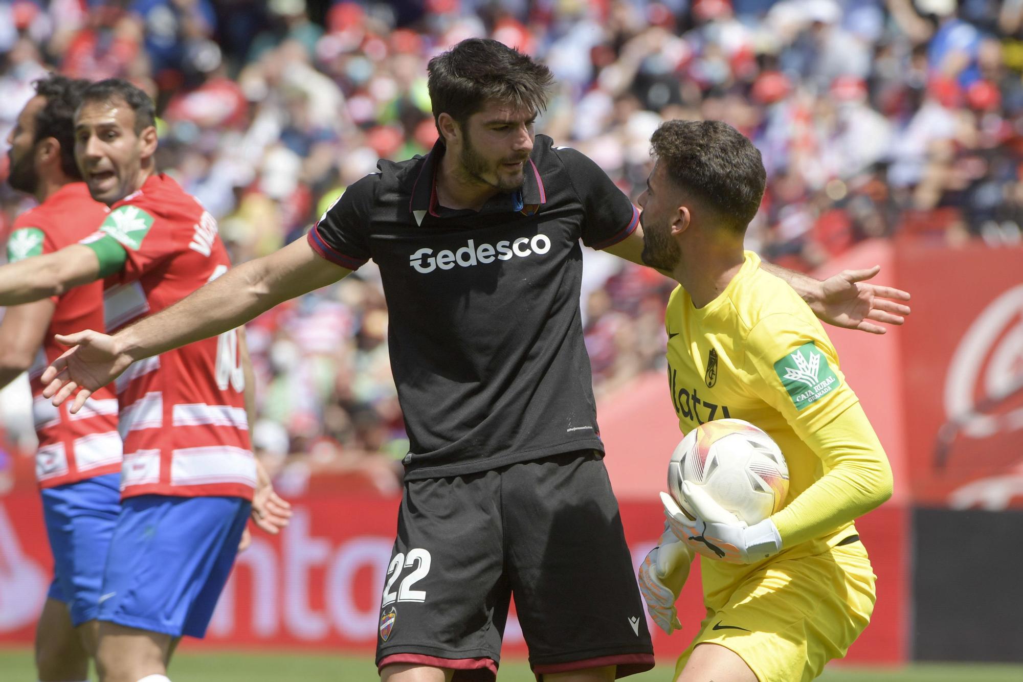 El partido entre el Granada y el Levante UD, en imágenes