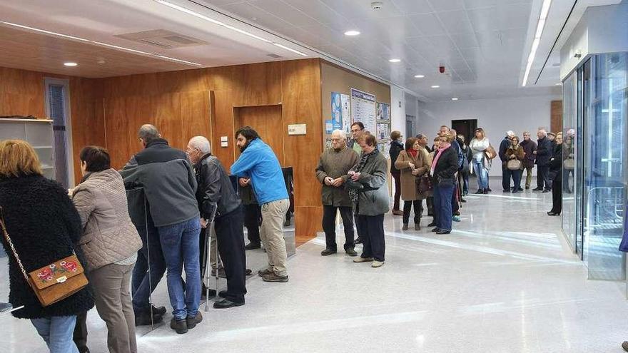 Interior del centro de salud de O Couto en la jornada de apertura. // Iñaki Osorio