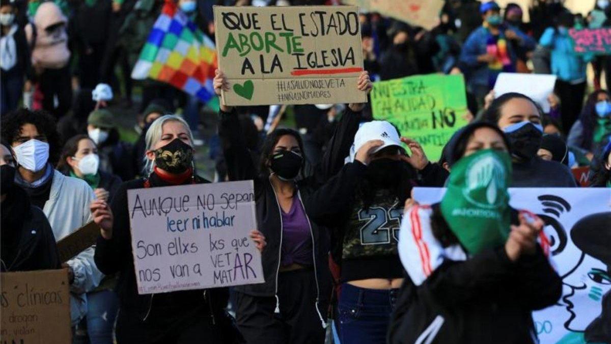 Cientos de mujeres exigen la despenalización del aborto en Ecuador