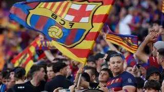 El himno a todo volumen silenció los pitos y los "lo, lo, lo"