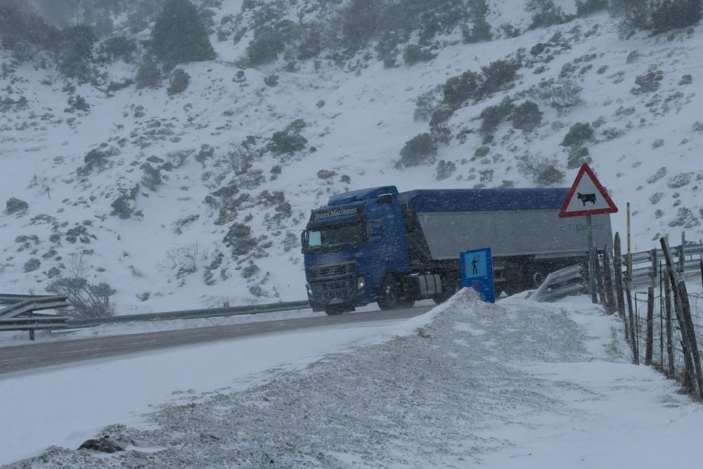 Temporal de nieve en el Puerto de Pajares