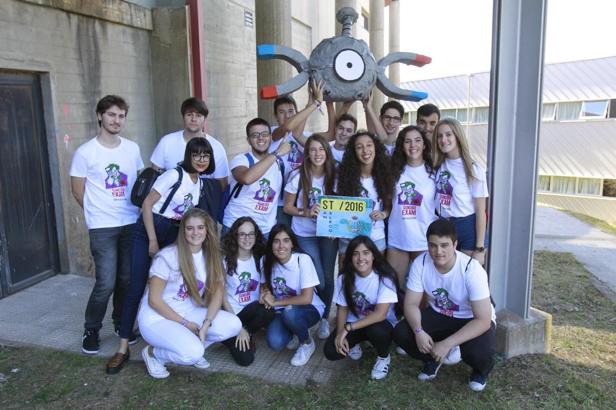 Alumnos de la Universidad de Vigo en el San Teleco de 2016 con un homenaje al Pokemon Go