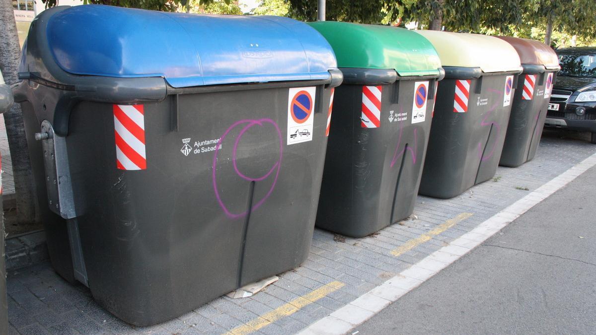 El Ayuntamiento de Sabadell anuncia que cambiará los contenedores de plástico por metálicos