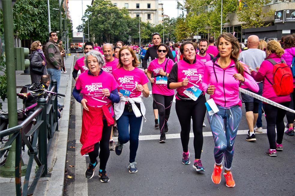 Las imágenes de la marcha y la carrera rosa de Cáceres