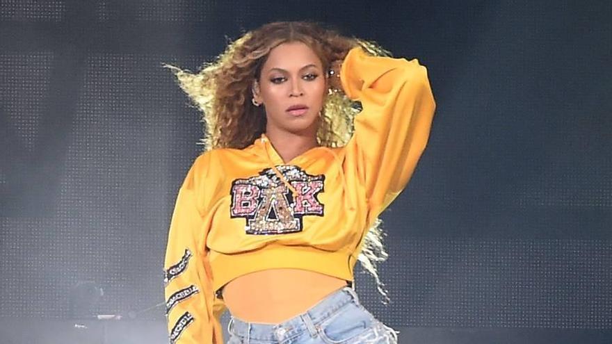 Beyonce acusada de apropiación cultural por llevar una peluca rubia