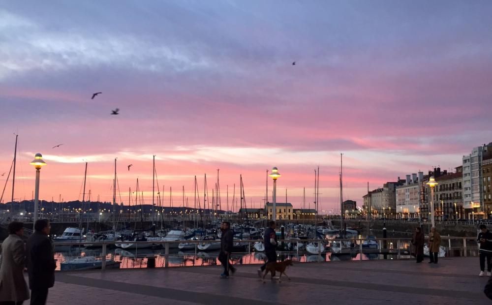 Espectacular atardecer en la costa asturiana