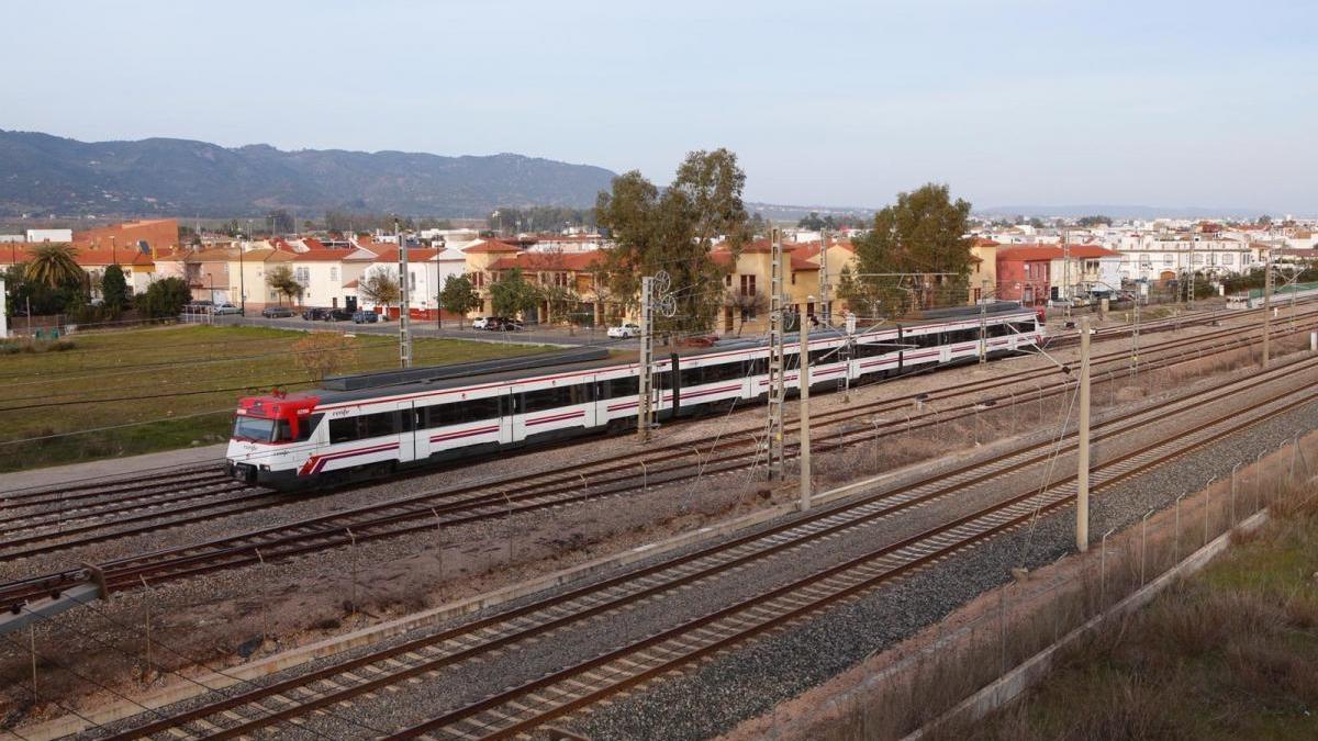 Aparece el cadáver de una mujer en las vías del tren entre Villarrubia y El Higuerón