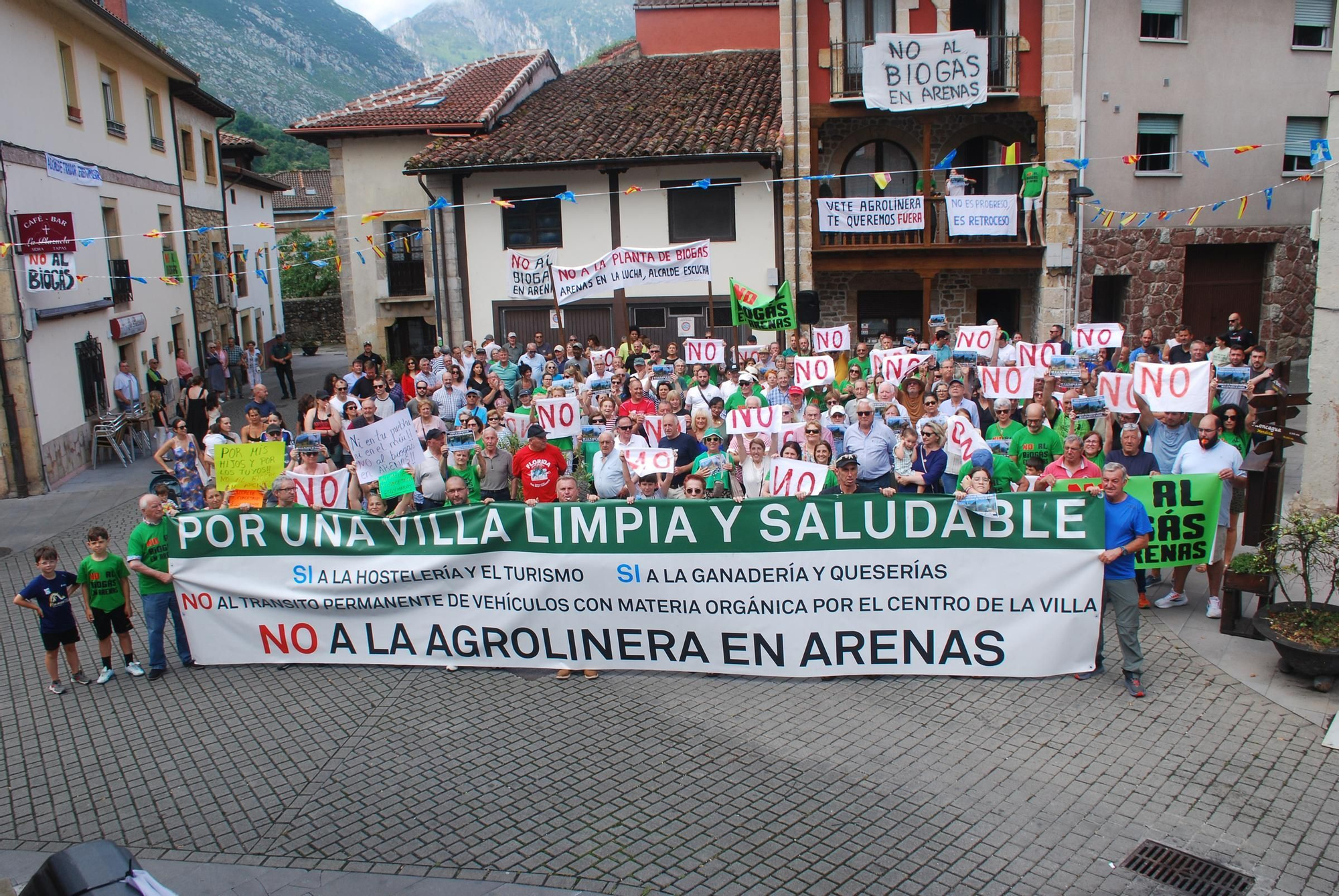 Manifestación contra la planta de biogás en Arenas de Cabrales