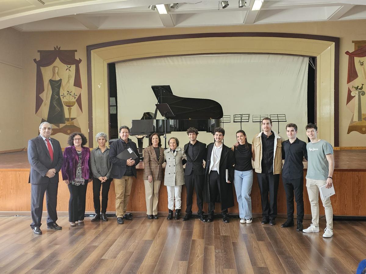 Finalistas y miembros del jurado, en la jornada celebrada este lunes en el Conservatorio Superior de Música de Alicante