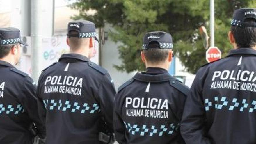 Agentes de la Policía Local de Alhama de Murcia.