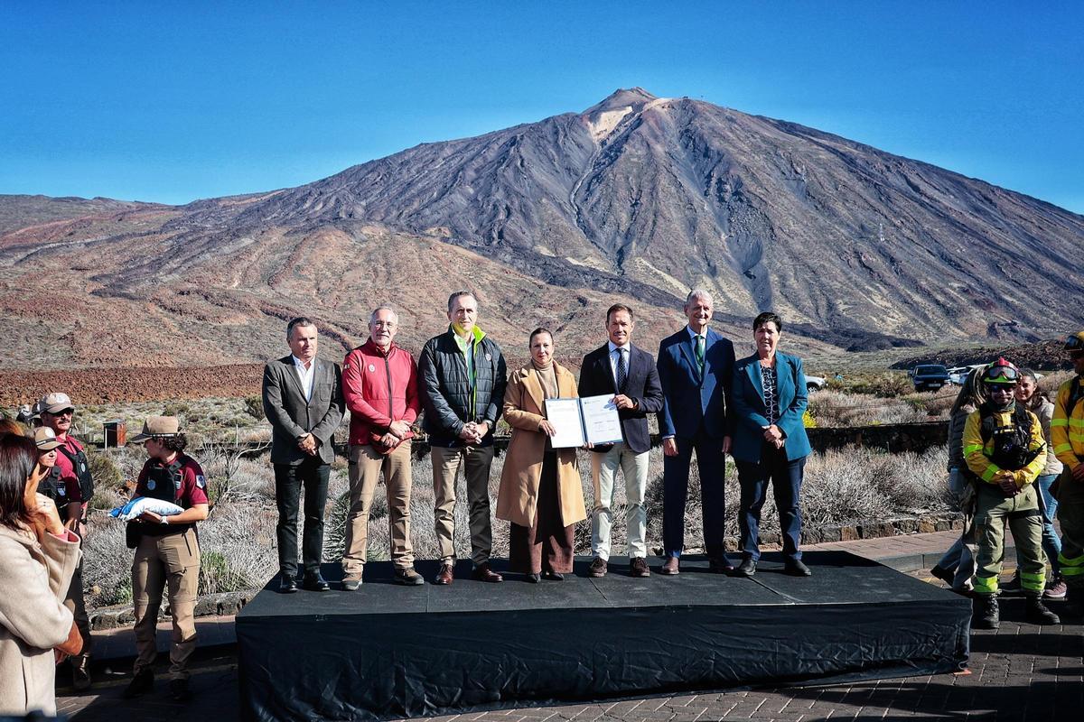 Firma de la transferencia de competencias del Parque Nacional del Teide