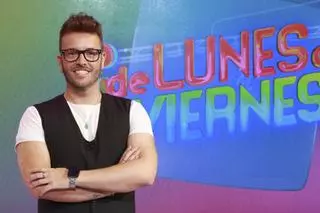 EXCLUSIVA | Óscar Repo, el colaborador revelación de '¡De lunes a viernes!': "Aramís Fuster me ha dicho que tiene páginas vacantes en su libro negro"