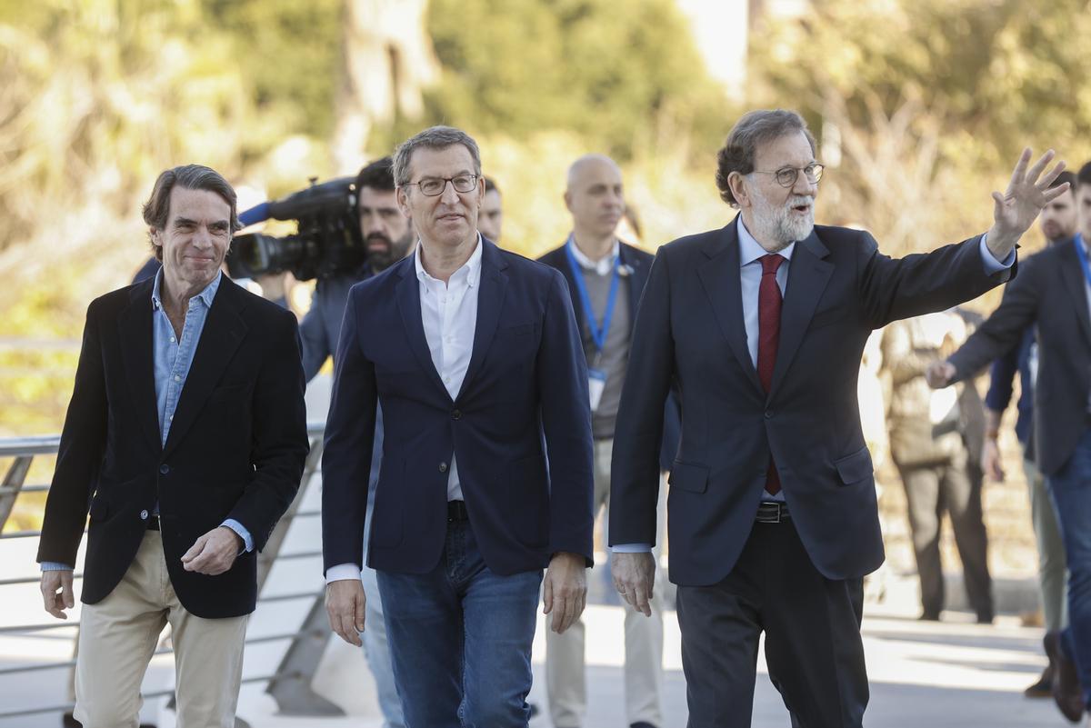 Dirigents del PP, després de la foto Aznar-Rajoy: «Feijóo ha culminat el relleu de Casado»