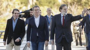 Dirigents del PP, després de la foto Aznar-Rajoy: «Feijóo ha culminat el relleu de Casado»