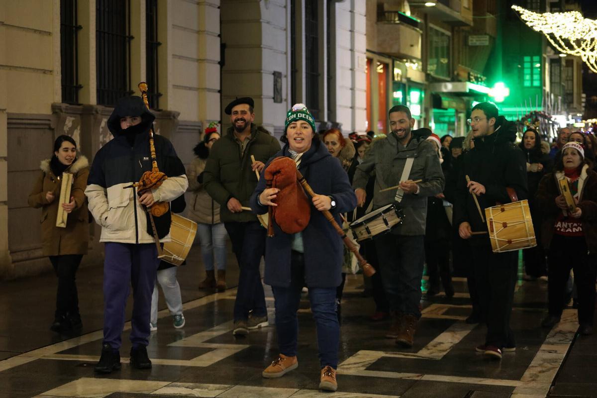 GALERÍA | Desfile de ramos de Navidad en el centro de Zamora