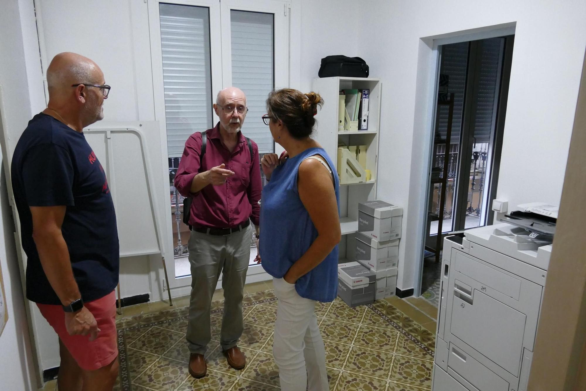 El nou Ateneu de Figueres atrau desenes de persones el dia de la seva inauguració