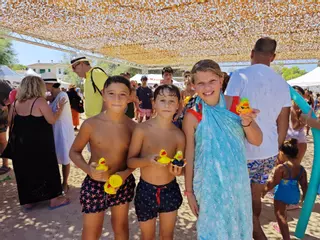 FOTOS | Búscate en los patos de Can Picafort