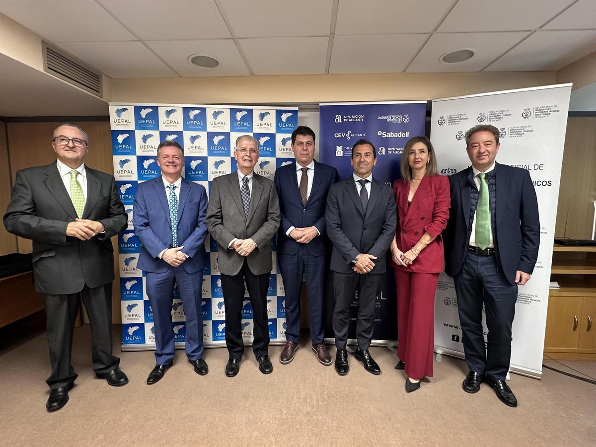 Los participantes en el foro.