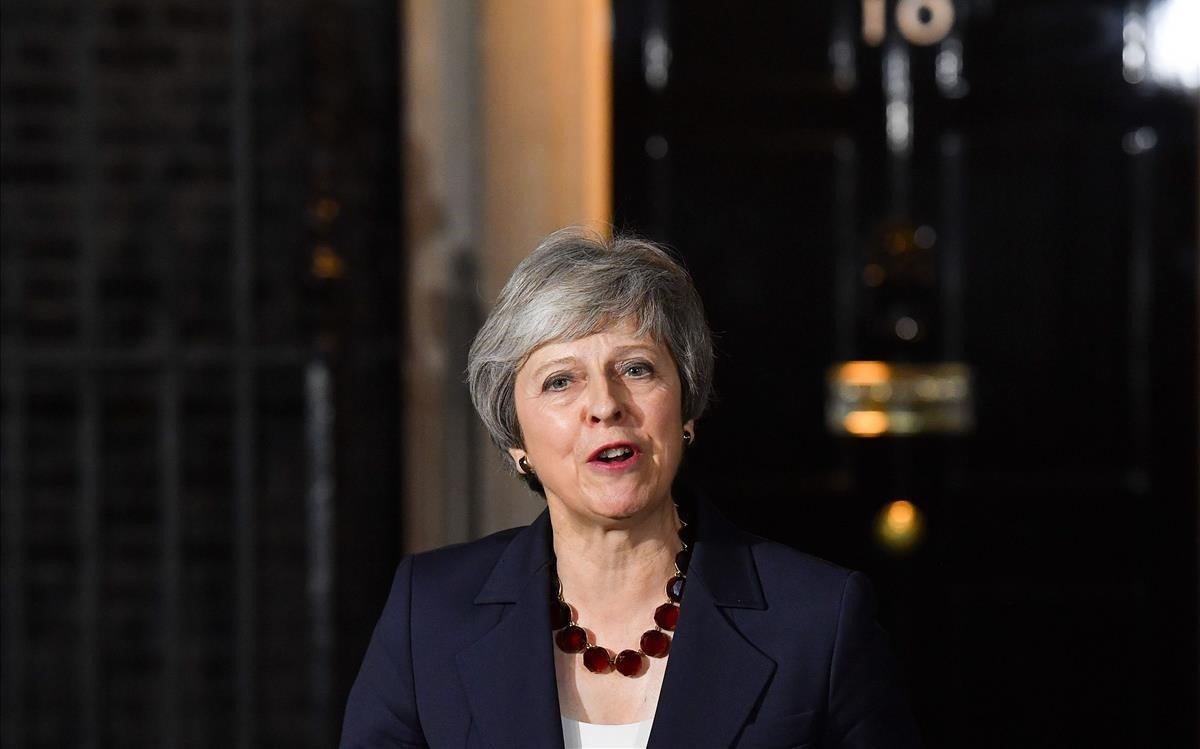 zentauroepp45895741 britain s prime minister theresa may gives a statement outsi181114203828