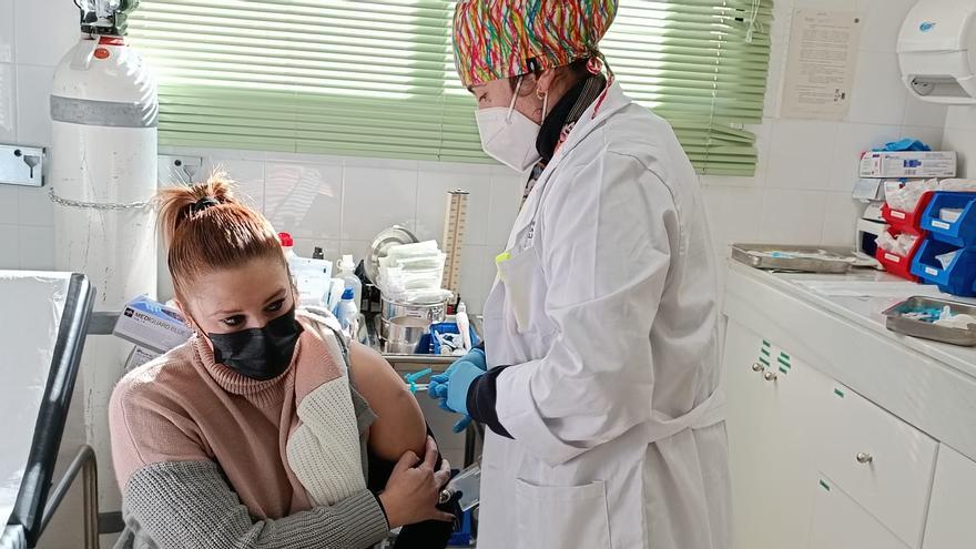 Castellón inicia la vacunación de refuerzo a los 70.000 treintañeros