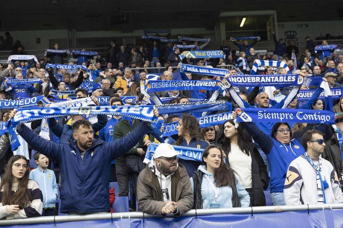 Las imágenes del partido entre el Real Oviedo y el Rayo Vallecano en el ...