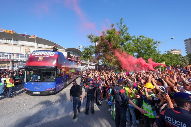 ¡De locos! Las mejores imágenes de una ciudad entregada al Barça