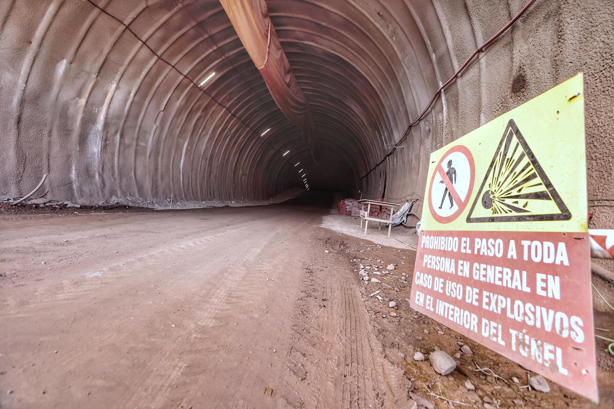 Visita al túnel de Erjos