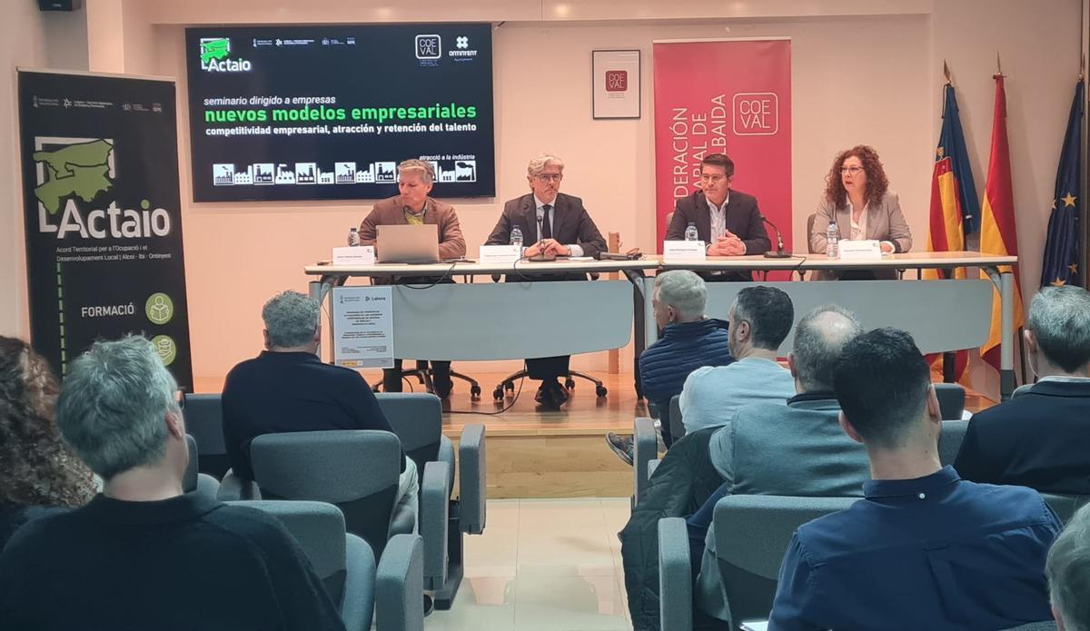 Inauguración del seminario sobre nuevos modelos empresariales en la Vall d'Albaida.