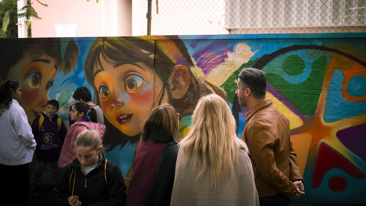 El mural es obra del reconocido artista urbano Erik Air.