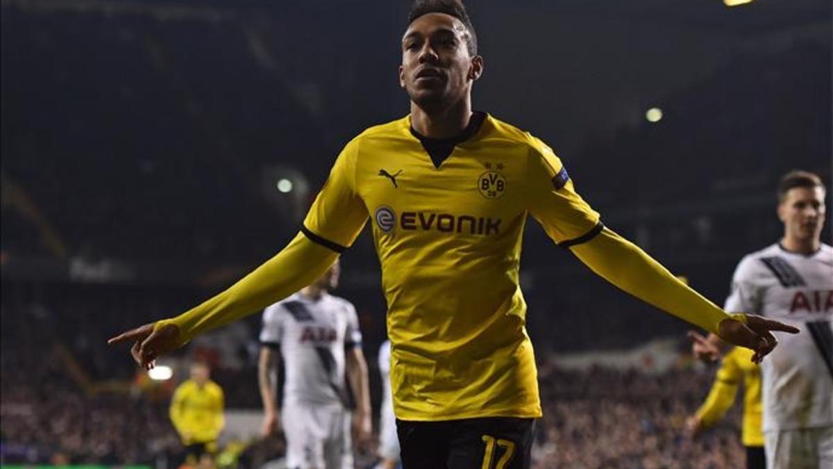 A Aubameyang no paran de salirle 'novias'