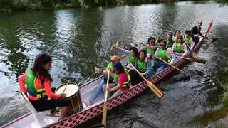 Las 'dragonas' de la AOEx de Plasencia se ganan su propio barco