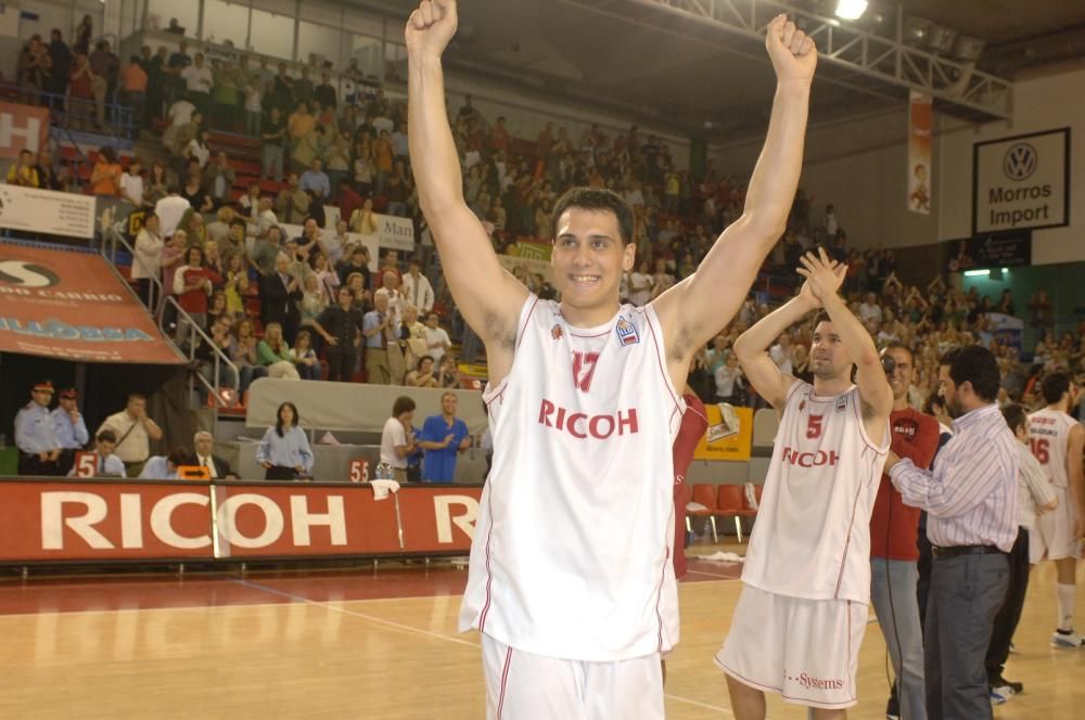 Fotos de la celebració de l'ascens a Huelva i del partit anterior al Nou Congost