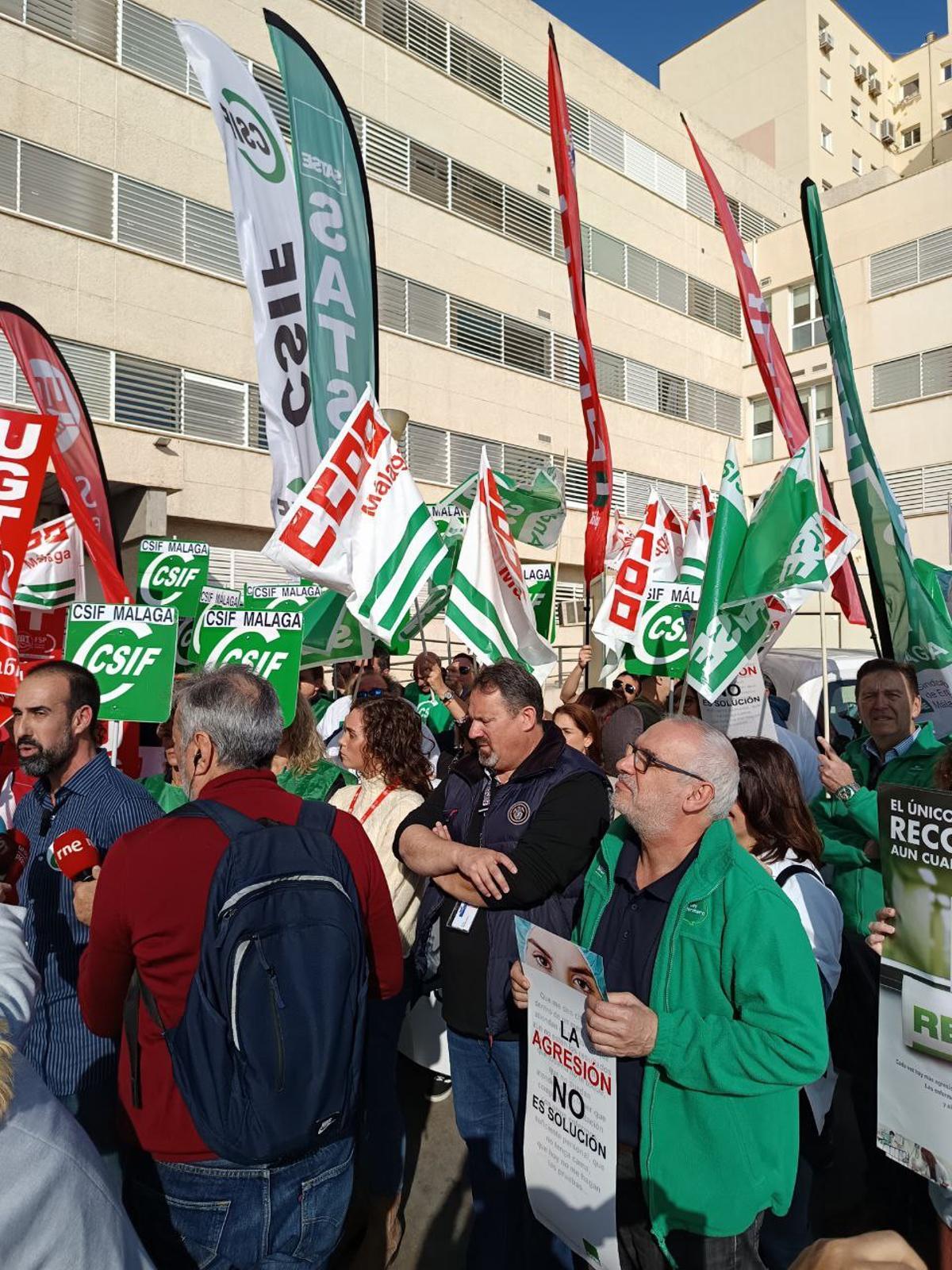 Los trabajadores del SAS se concentran en el centro de salud Alameda-Perchel