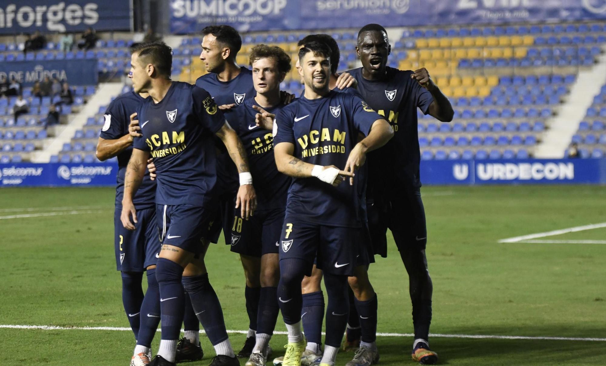 Imágenes del partido de la Copa del Rey UCAM Murcia - Cádiz